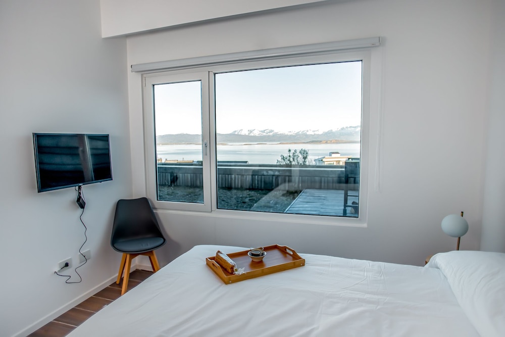 Deluxe Apartment, 2 Bedrooms, Patio, Canal View photo 1
