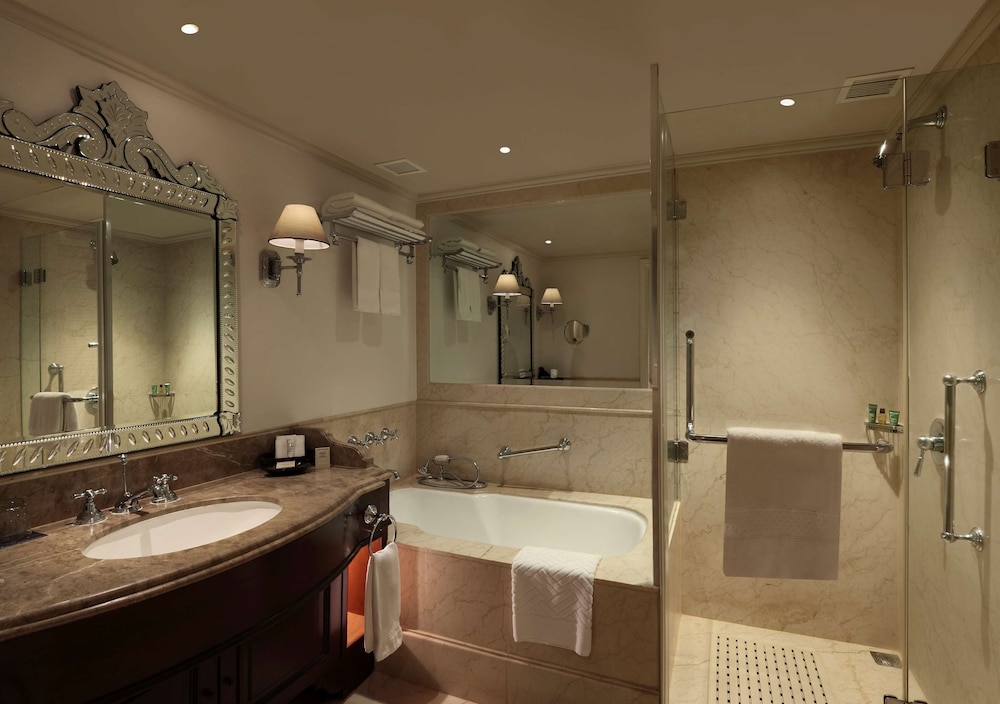 Executive Room - Photo 10