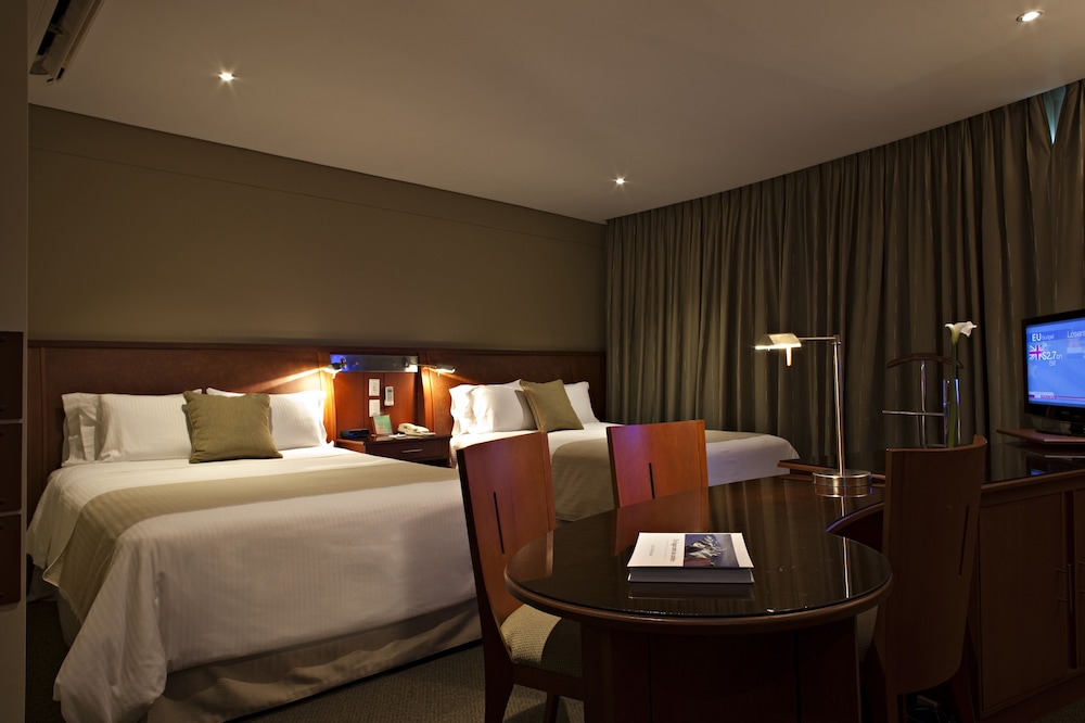 Suite, 2 Queen Beds - Photo 3