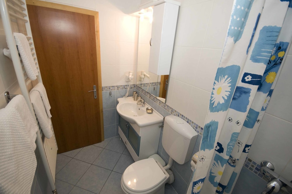 Double Room - Photo 7