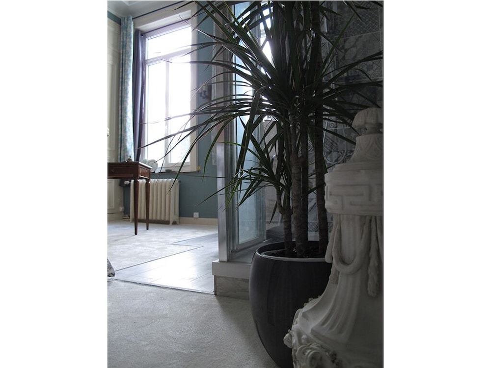 Double Room, Private Bathroom, Garden View ( La chambre Rousseau) photo 2