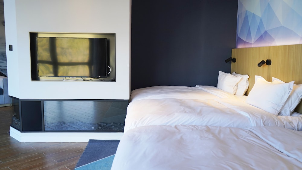 Junior Suite, 3 Twin Beds - Photo 4