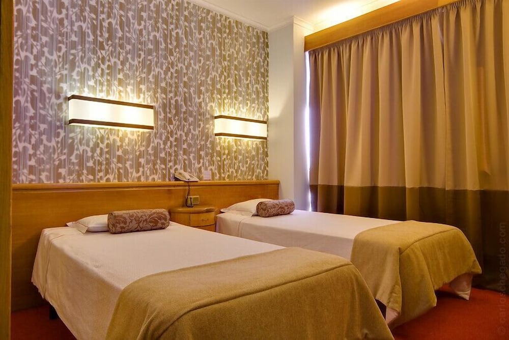 Standard Twin Room - Photo 4