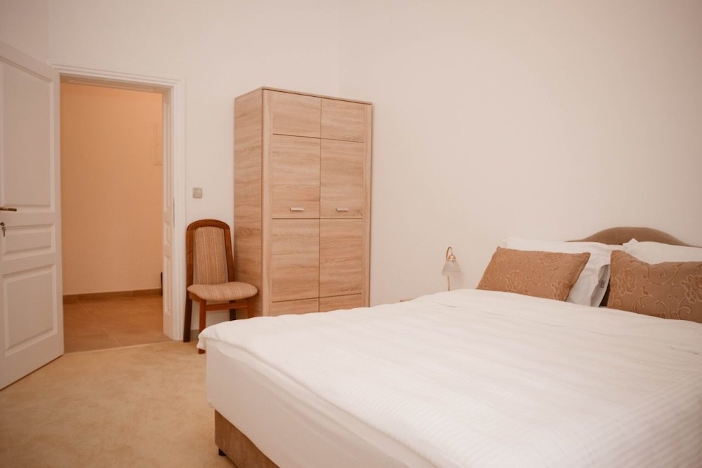 Business Apartment, Courtyard View