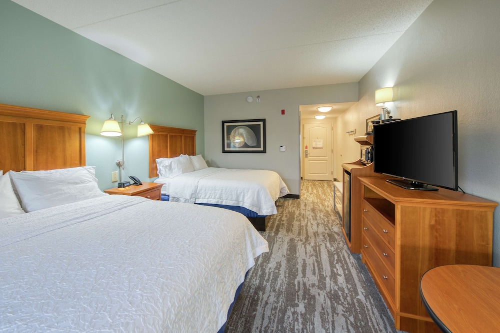 Two Queen Beds - Photo 4