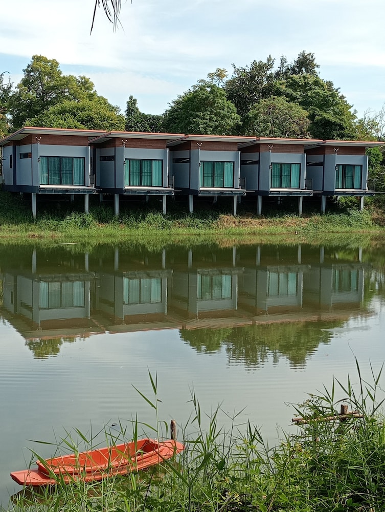 Deluxe Mobile Home photo 3
