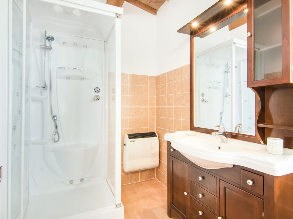 Classic House, 2 Bedrooms photo 2
