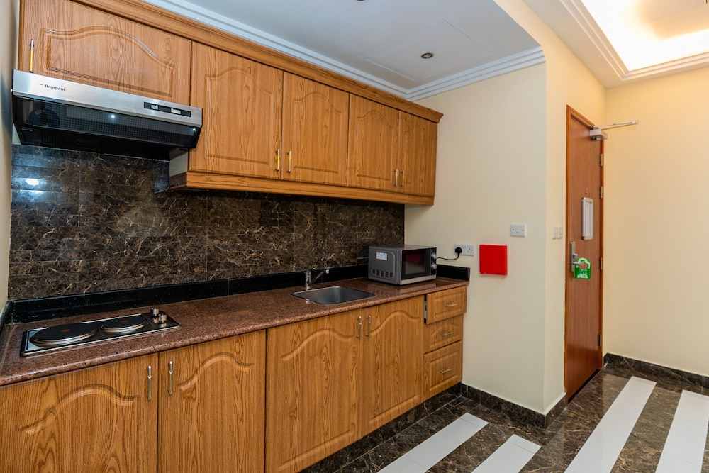 One Bedroom Deluxe Apartment - Photo 4