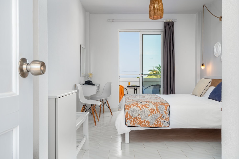 Classic Double or Twin Room, Partial Sea View - Photo 3