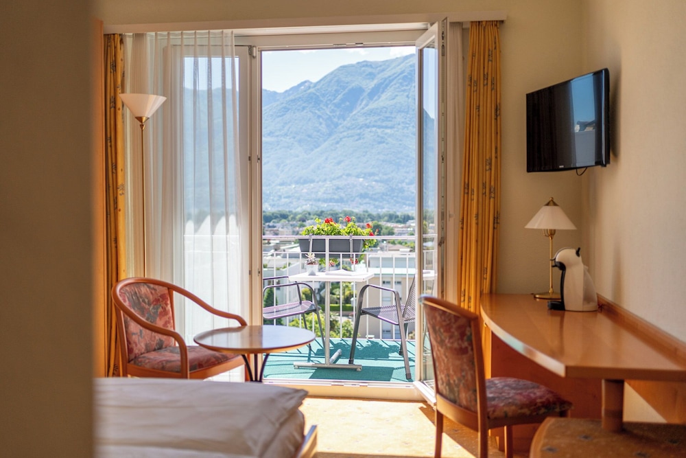 Economy Double Room with lake-side balcony photo 3