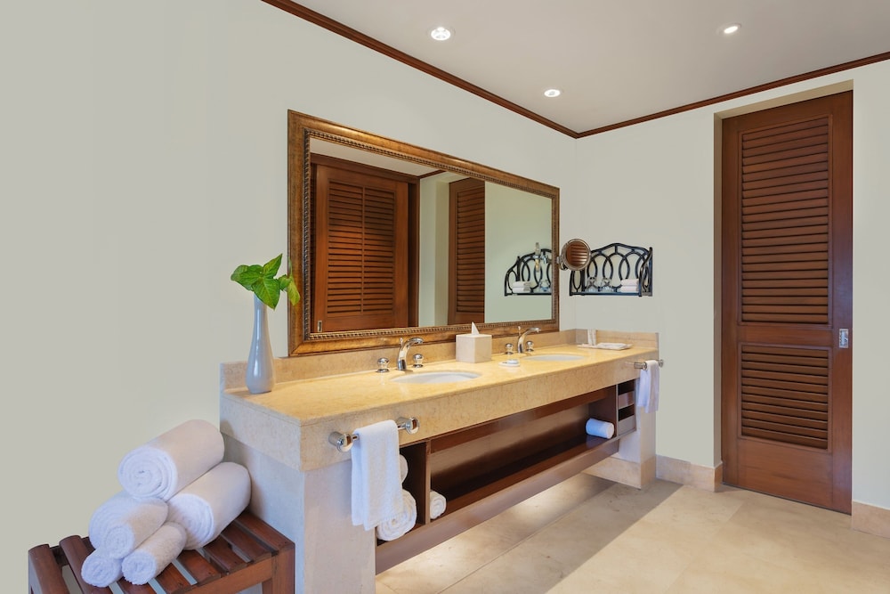 Suite, 1 Bedroom, Sea View - Photo 3