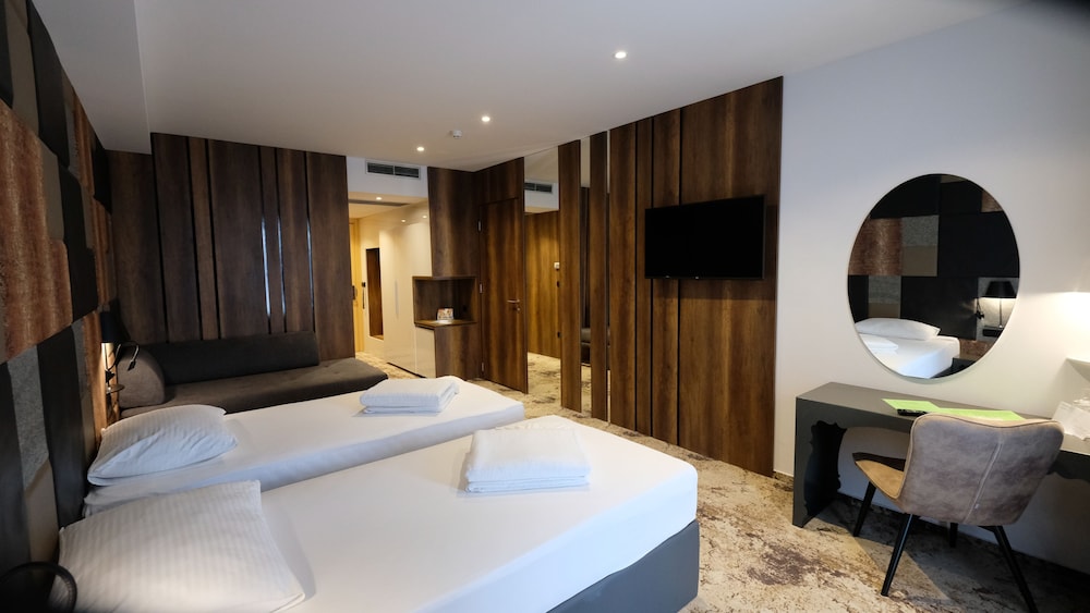 Deluxe Triple Room - Photo 2