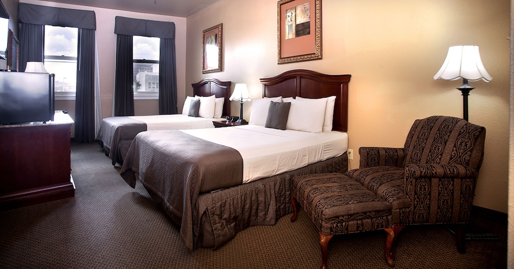 Room, 2 Queen Beds, City View - Photo 1