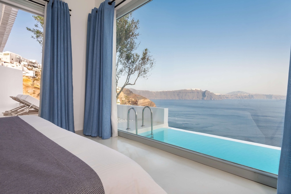 Exclusive Suite with Infinity Pool - Photo 9