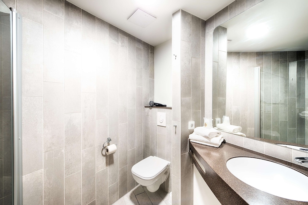 Quadruple Room thumbnail 6