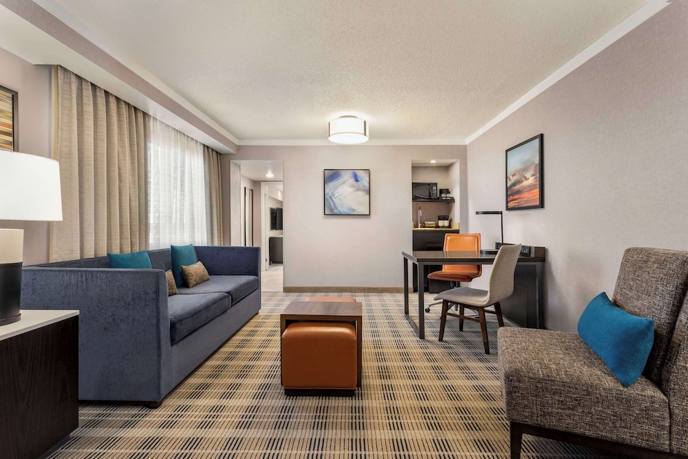 Family Suite, 1 King Bed with Sofa bed, Non Smoking - Photo 1