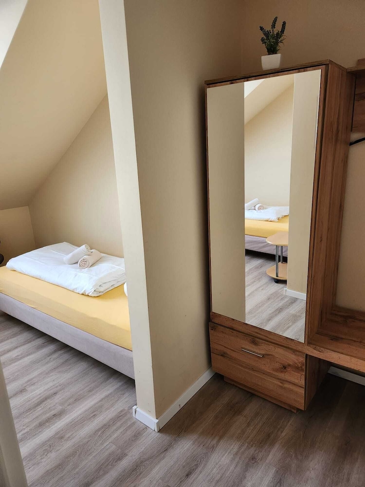 Economy Double Room, 1 Double Bed, Non Smoking - Photo 1