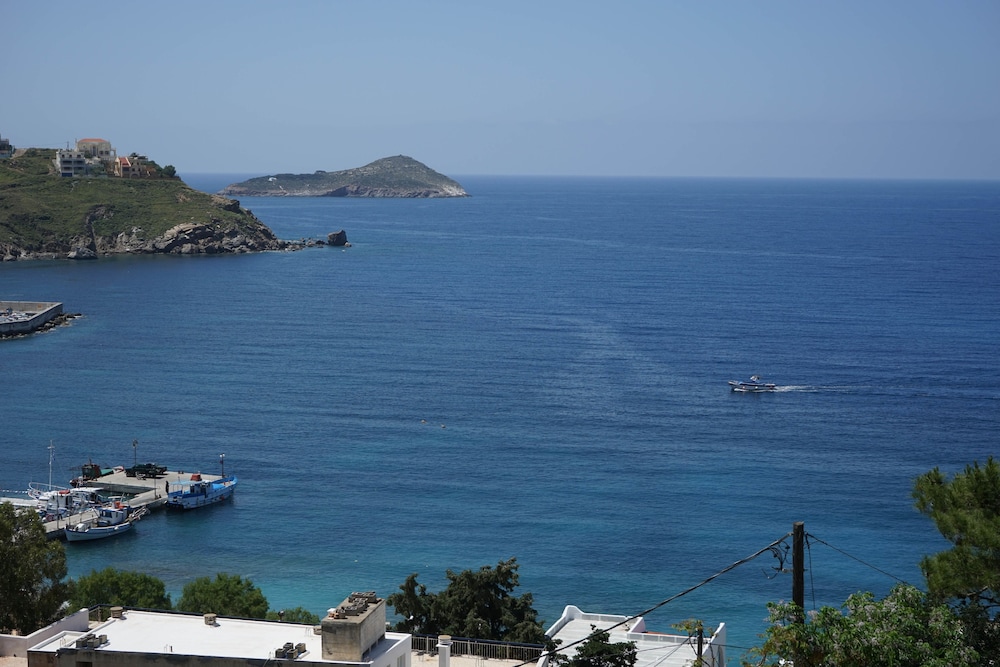 Two Space corner Honeymoon(Top Floor) Sea View photo 3
