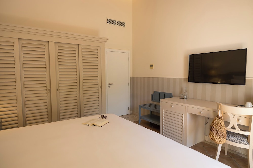 Family Room - Photo 2