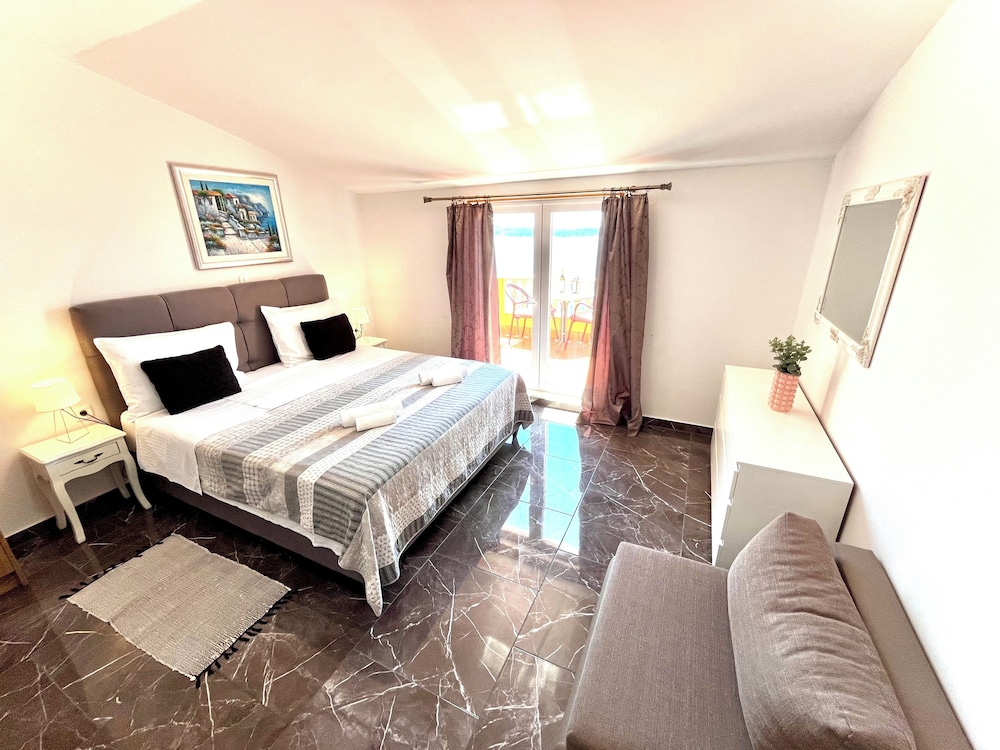 Panoramic Studio, Sea View