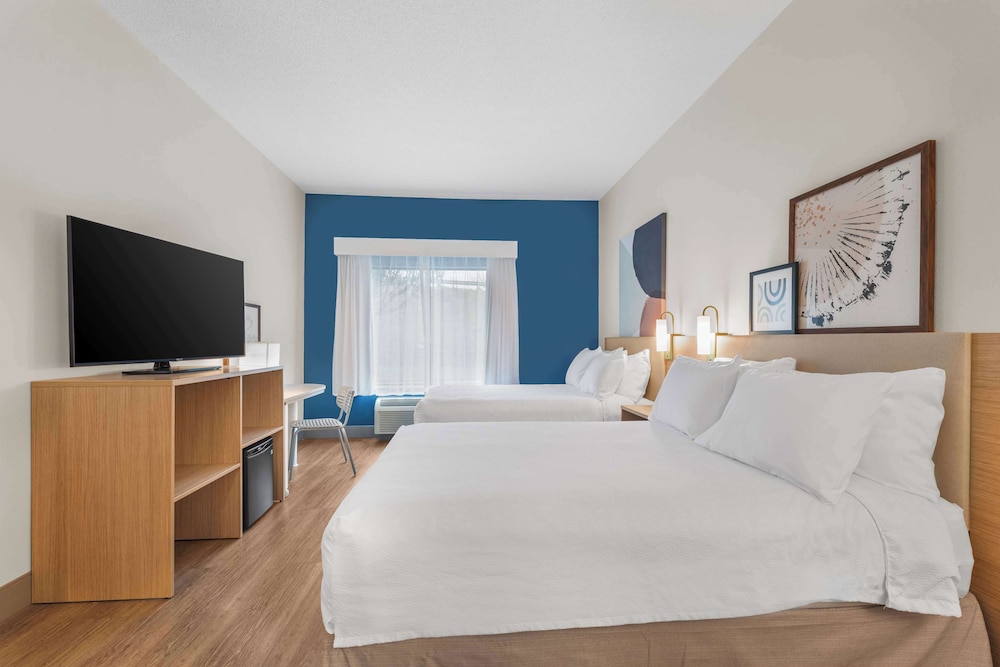 Room, 2 Queen Beds, Accessible (Hearing) - Photo 2