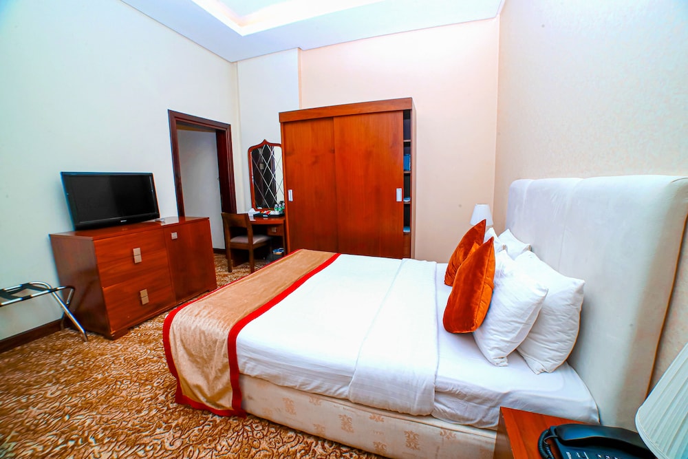 Classic Room, 1 Queen Bed, Non Smoking, City View photo 2
