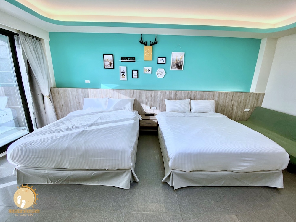 Comfort Quadruple Room, 2 Queen Beds, Non Smoking photo 1