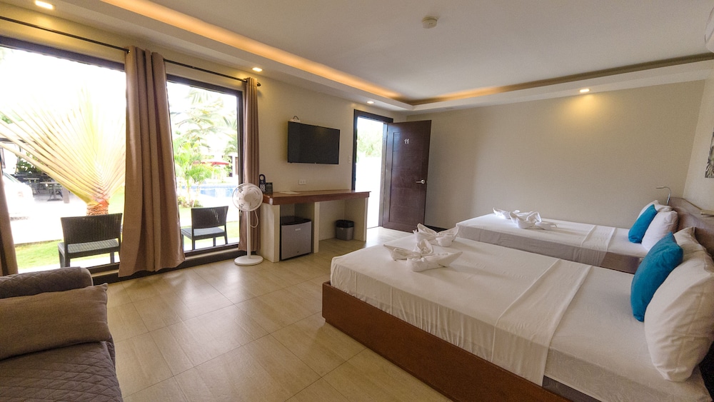 Deluxe Double Room, 2 Queen Beds, Garden View - Photo 6