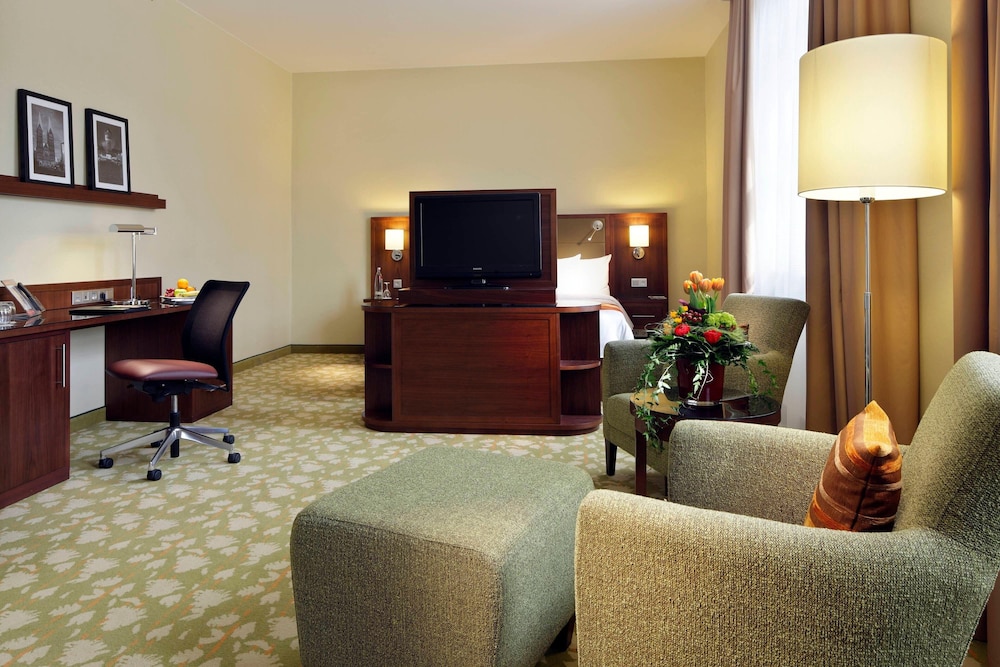 Superior Room, 1 King Bed, City View - Photo 2