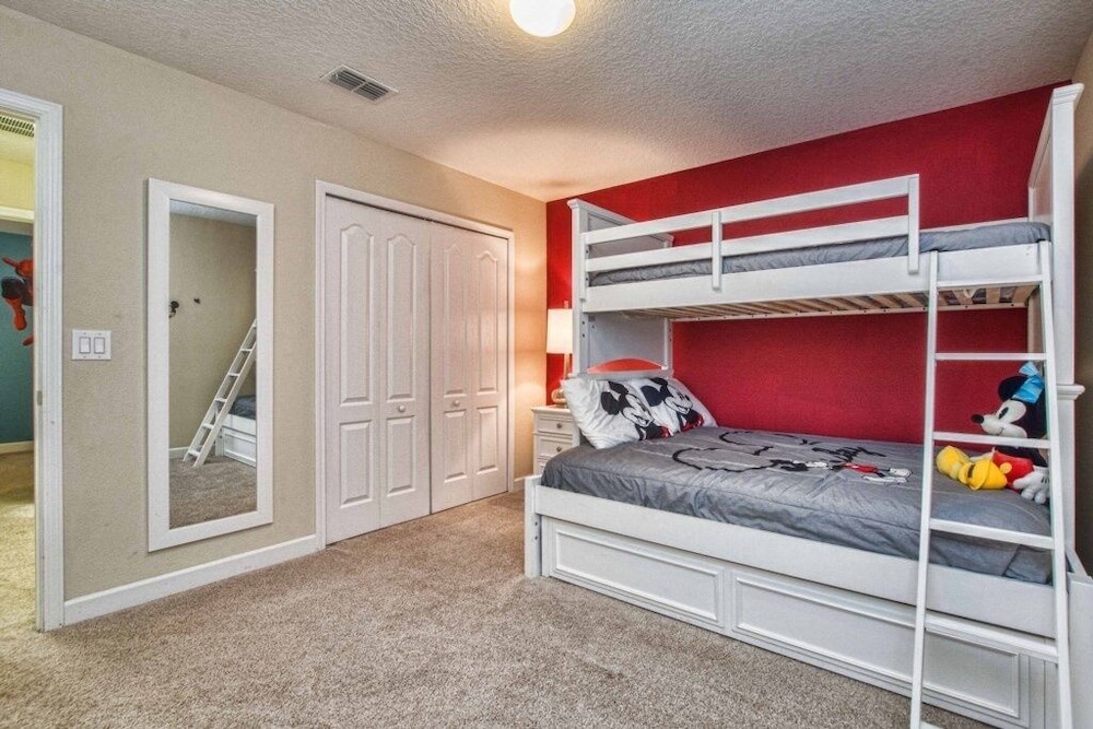 House, 6 Bedrooms