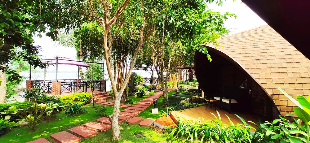 Double Bungalow With River View - Photo 1