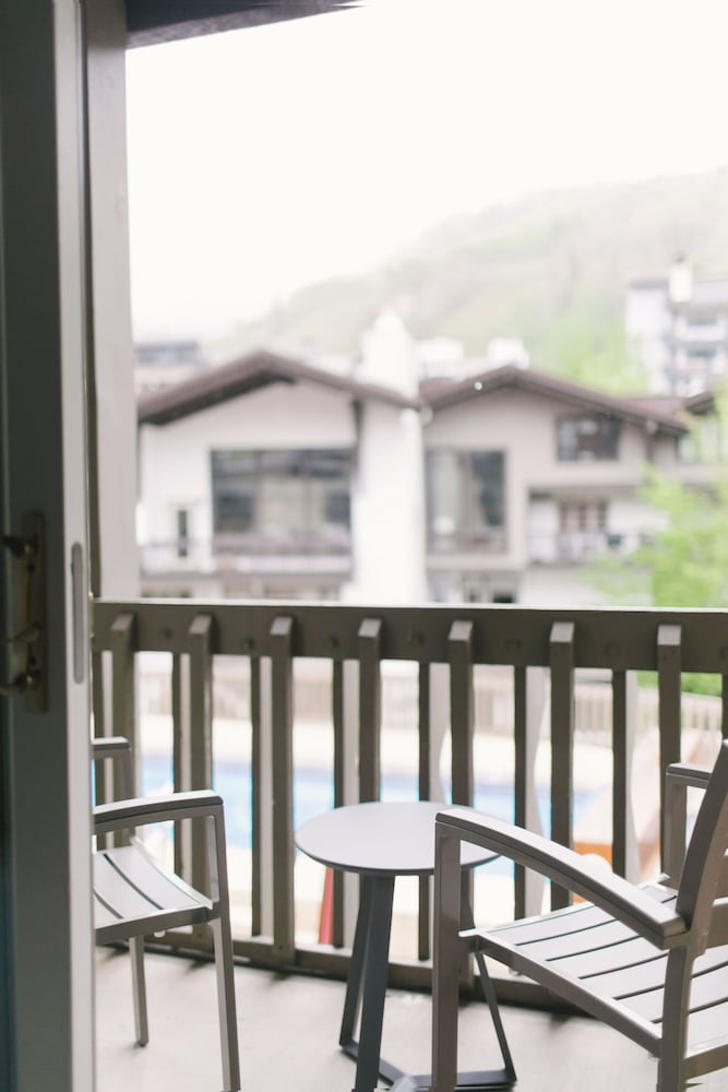 Standard Room, 2 Queen Beds, Mountain View