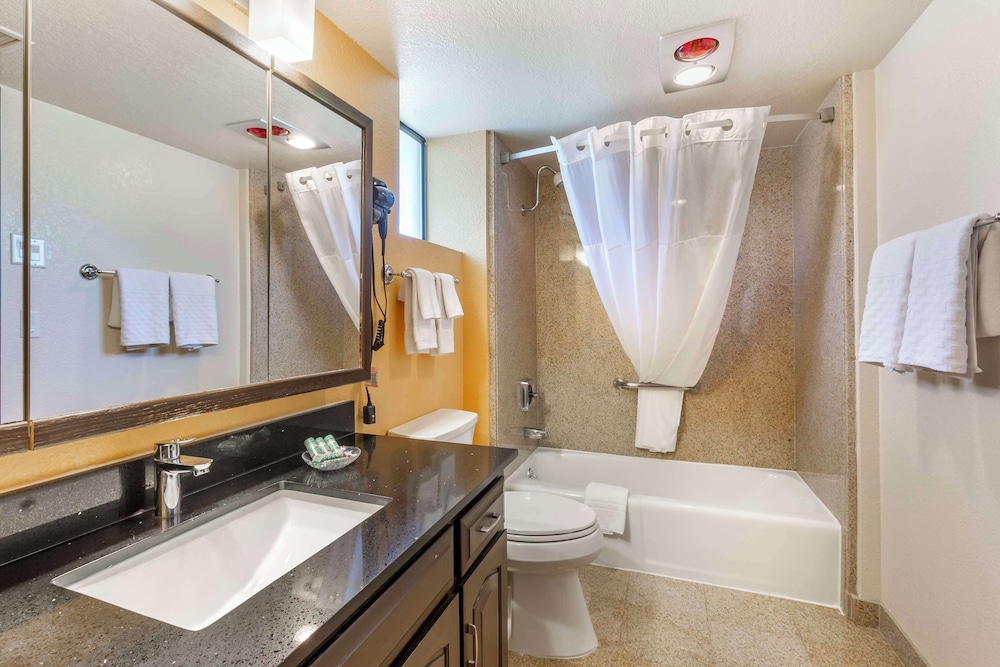 Suite, Multiple Beds, Non Smoking - Photo 5