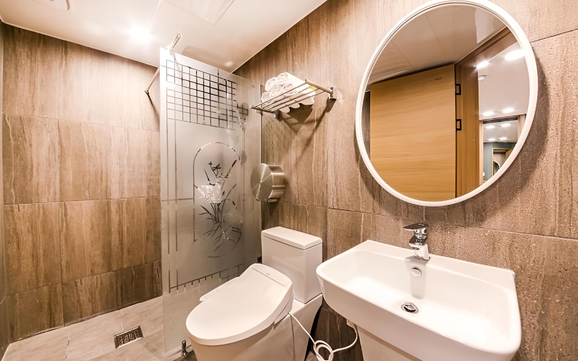 Room (Deluxe King Game Room (Styler) (TV-Ne) photo 1