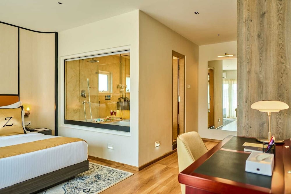 Executive Suite, 1 King Bed, Accessible Bathtub, Non Smoking
