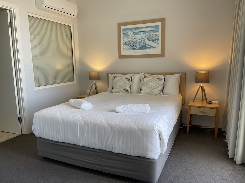 Premium Apartment, 2 Bedrooms, Balcony, River View photo 3