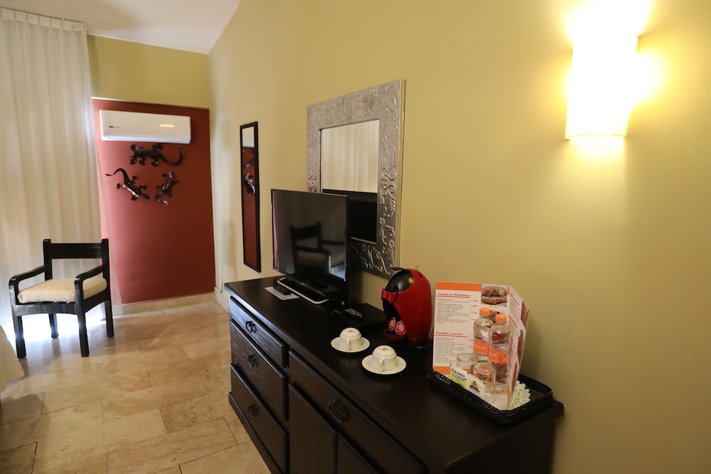 Standard Room, 2 Double Beds, Garden View - Photo 11