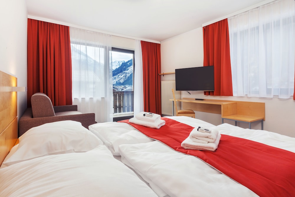 Double Room, Balcony, Hill View photo 1