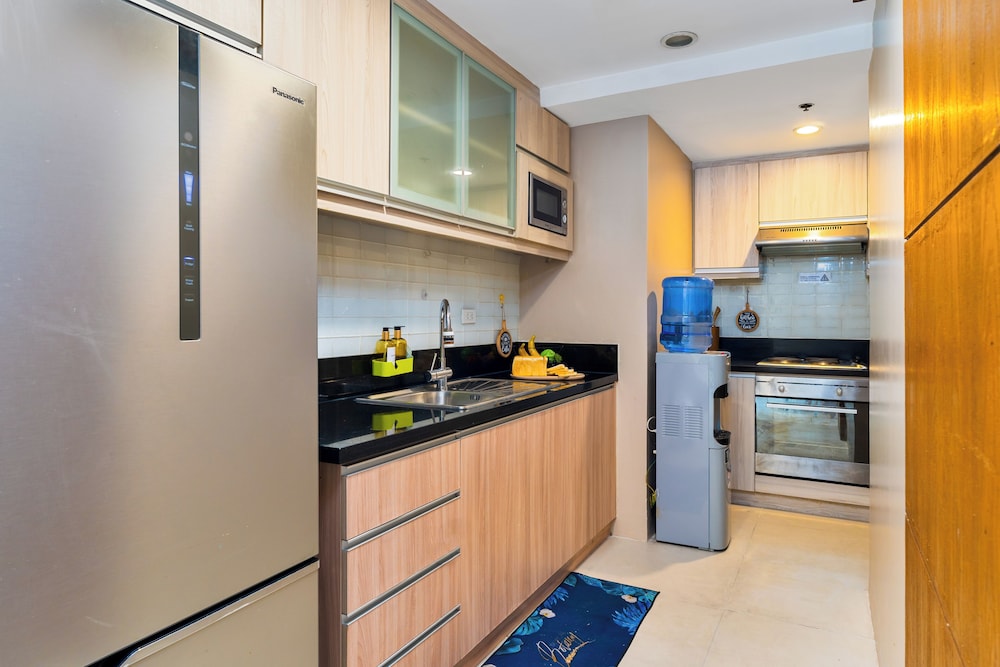 Luxury Condo, Balcony, City View