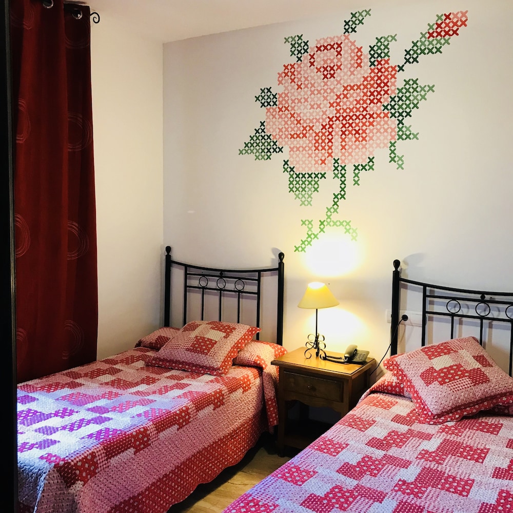 Twin Room - Photo 24