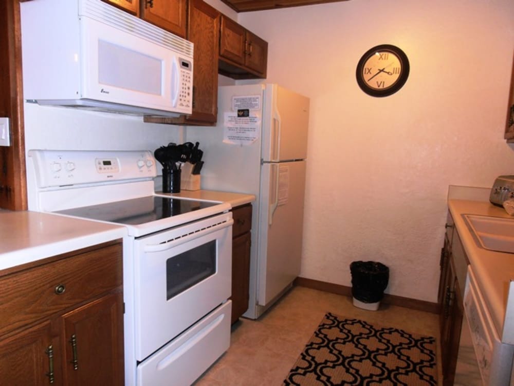 Condo, 2 Bedrooms photo 2
