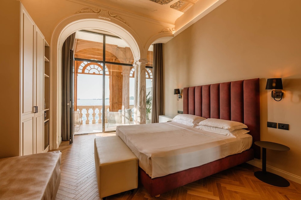 Signature Room photo 3