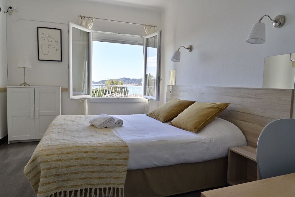 Comfort Double or Twin Room, Sea View photo 3