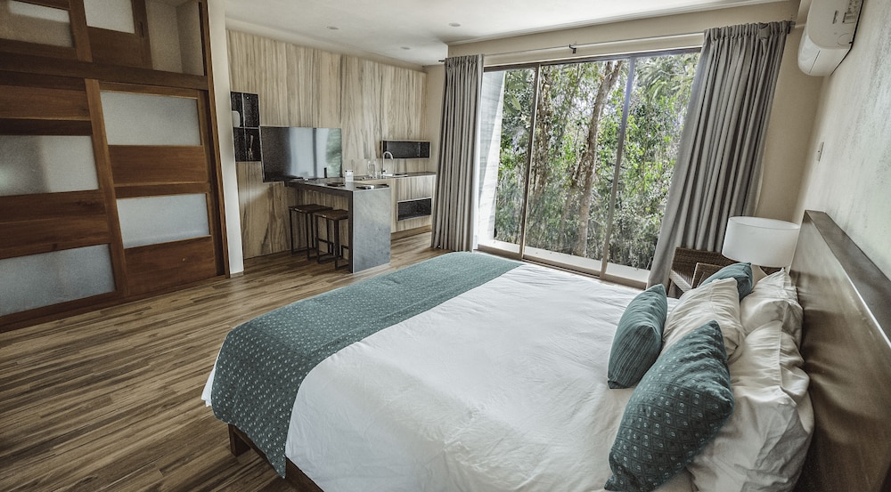 Jungle View Suite photo 2