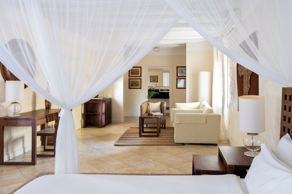 Superior Suite, Pool View photo 1