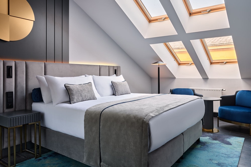 Standard Room, 1 Double Bed, City View - Photo 3