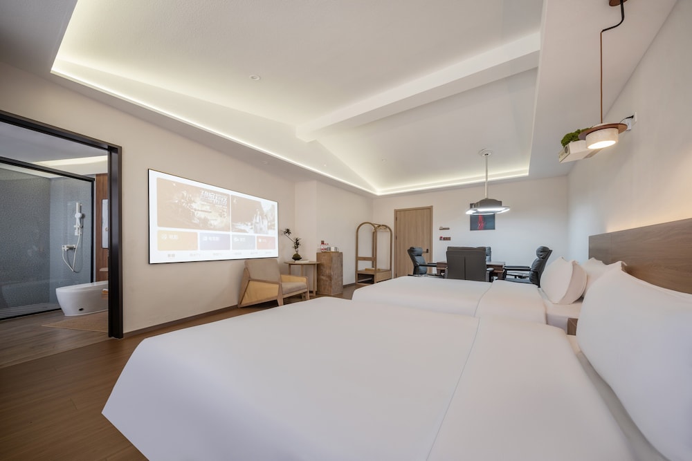 Signature Double Room, Courtyard View photo 1