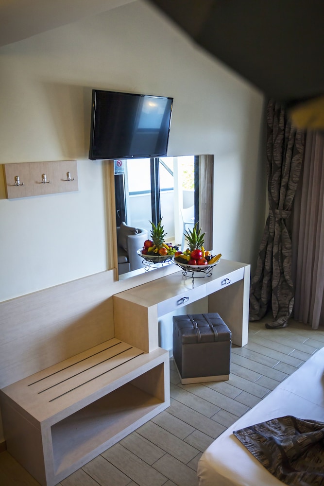 Deluxe Suite, Sea View photo 3