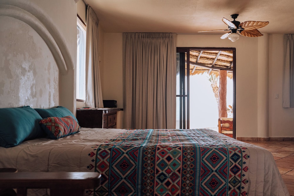 Royal Double Room, 1 King Bed, Ocean View, Oceanfront