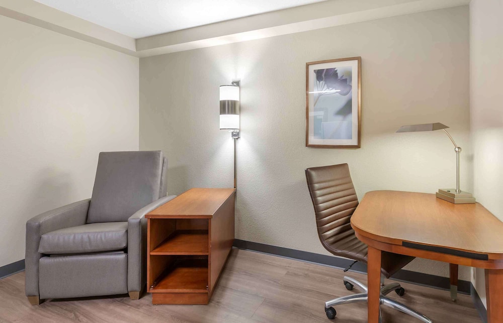 Family Studio, 1 King Bed, Non Smoking, Kitchenette - Photo 3